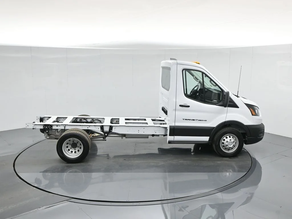 New 2026 Oxford White Ford Base image 31