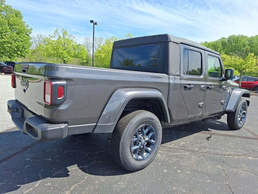New 2026 Granite Crystal Metallic Clearcoat Jeep 85th Anniversary Edition image 4