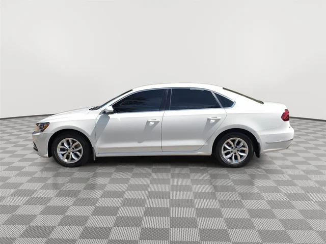 2017 VOLKSWAGEN PASSAT 