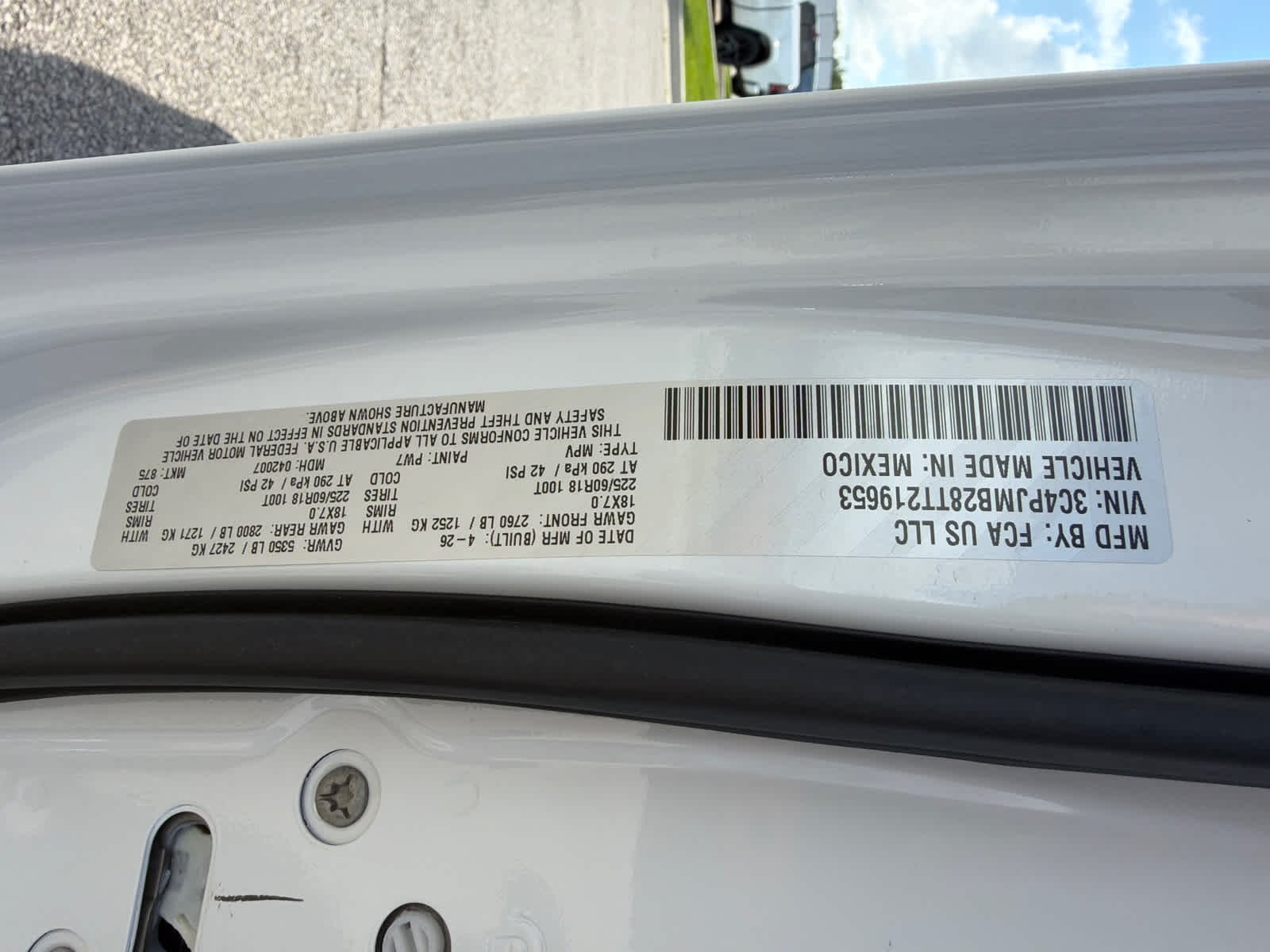 New 2026 Bright White Clear-Coat Exterior Paint Jeep Limited image 32