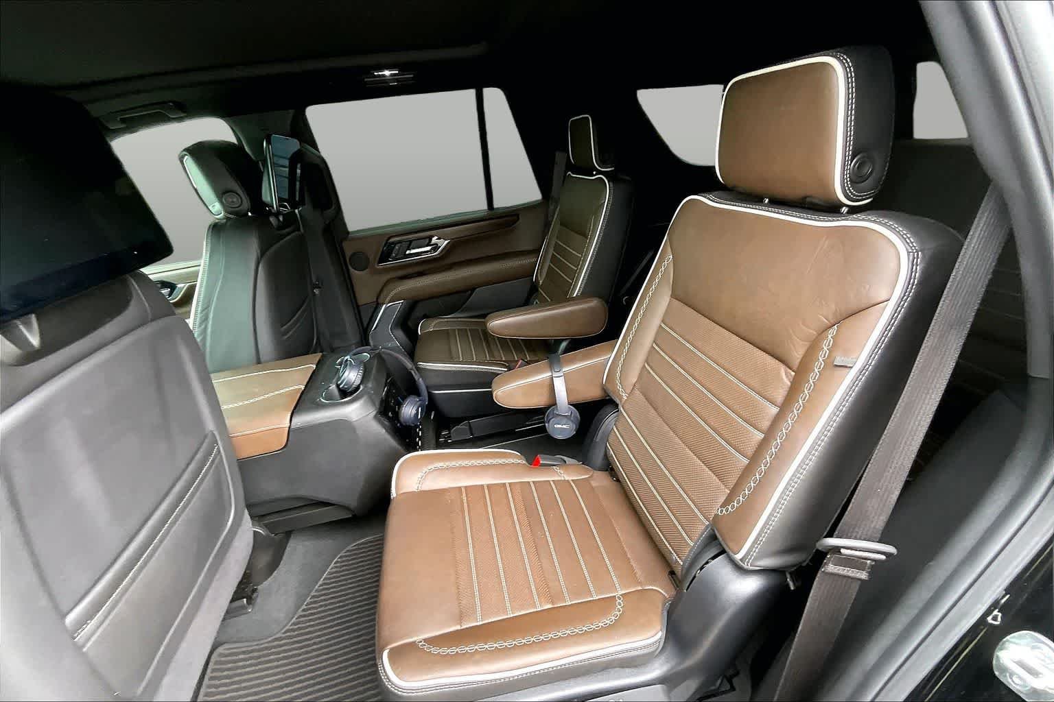 Used 2025 Onyx Black GMC Denali Ultimate image 21