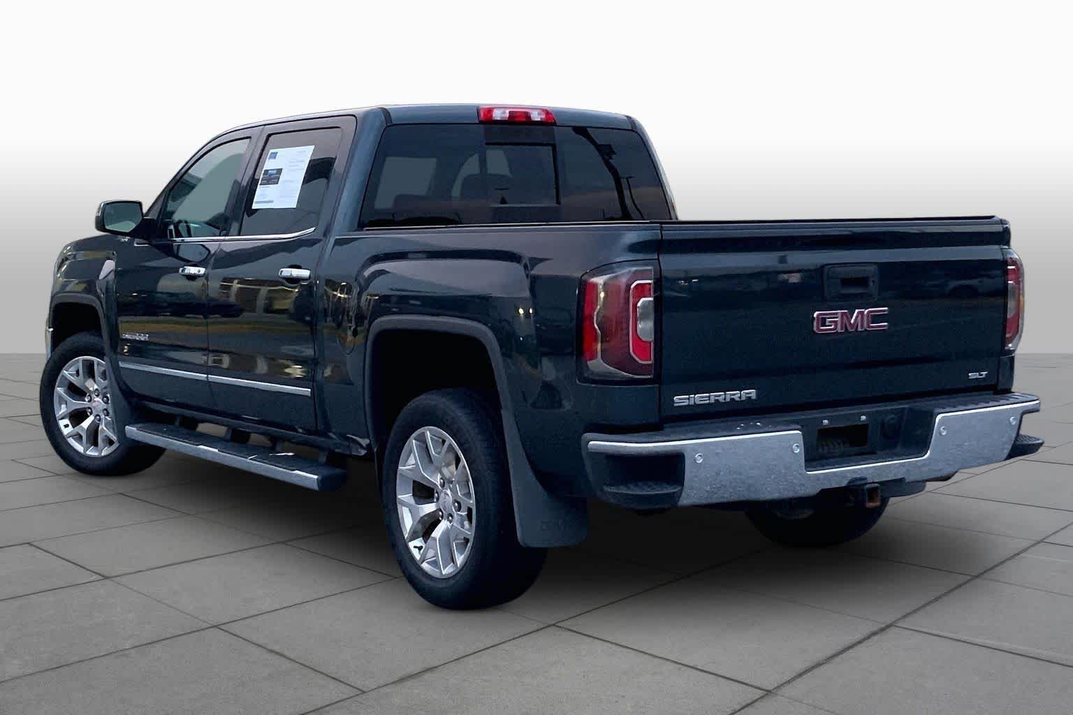 Used 2018 Dark Slate Metallic GMC SLT image 12