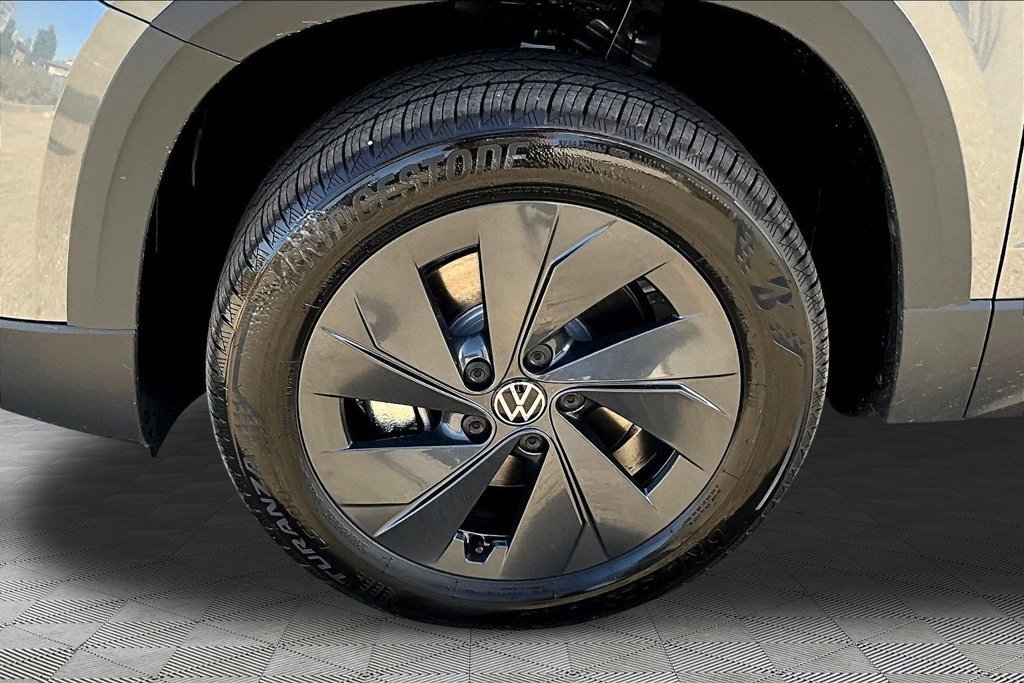 New 2027 Gray Volkswagen 1.5T S image 28