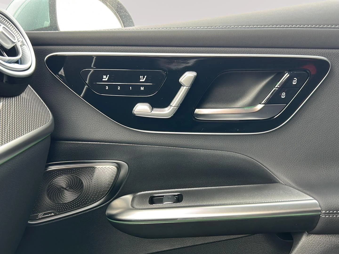 New 2026 Verde Silver Metallic Mercedes-Benz GLC 300 image 23