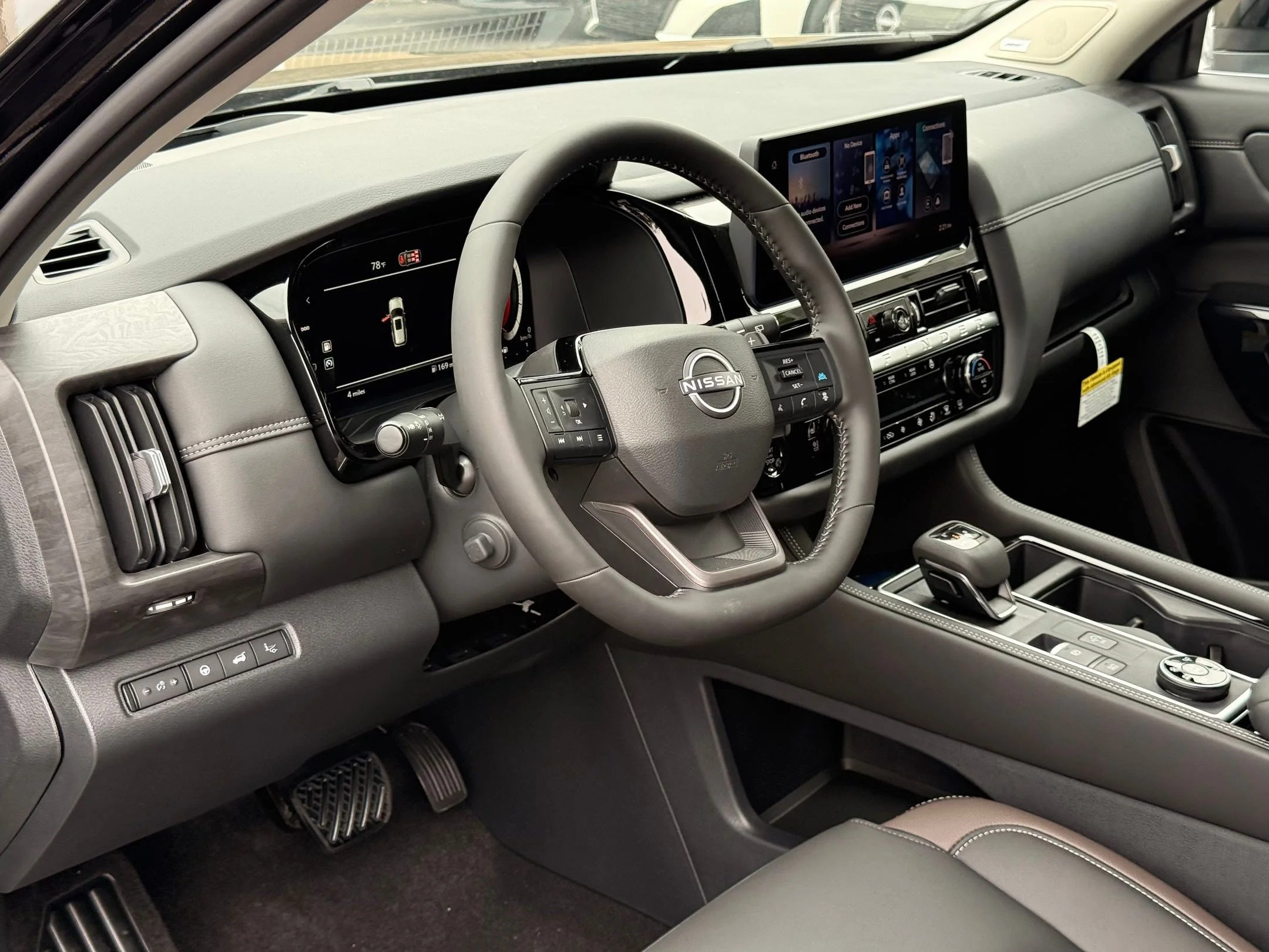 New 2026 Super Black Nissan Platinum image 3