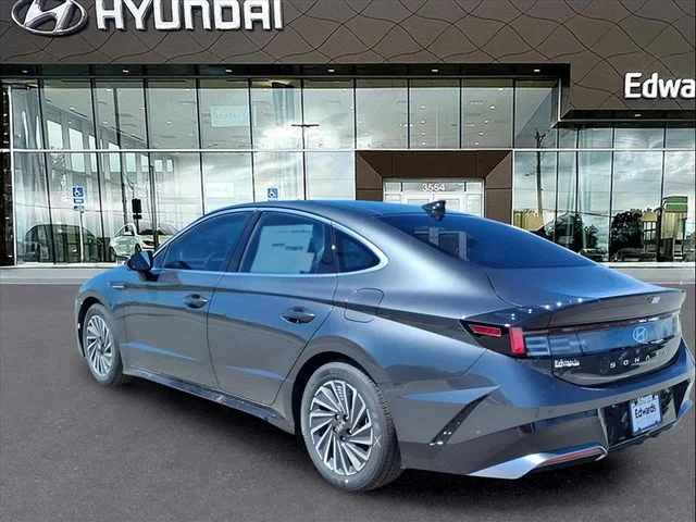 Used 2025 Gray Hyundai Limited image 5