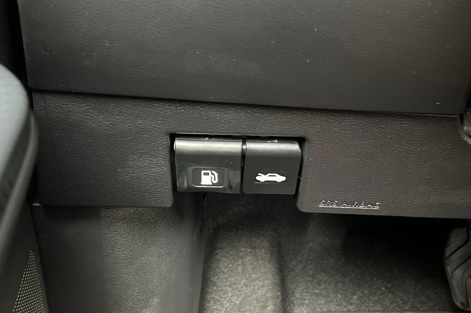 2025 Nissan Versa Sedan SR - Photo 36