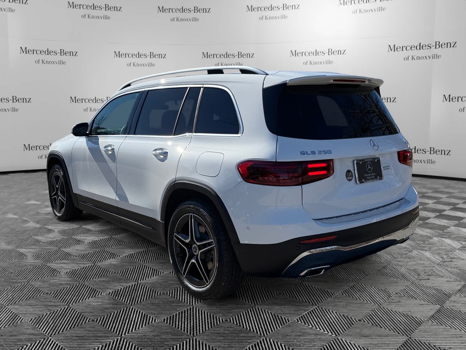 Used 2026 Polar White Mercedes-Benz GLB 250 image 3