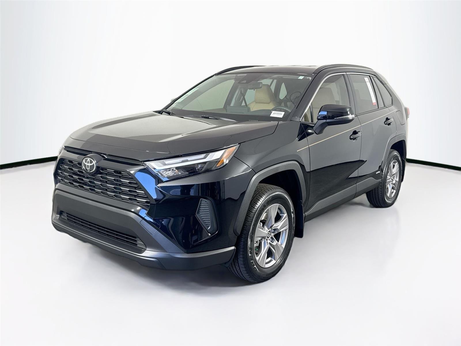 2025 Toyota RAV4 Hybrid LE photo 2