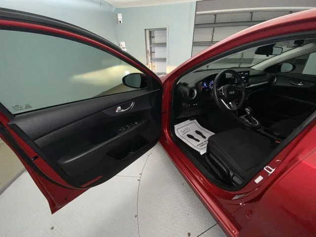 Used 2021 Red Kia LXS image 11