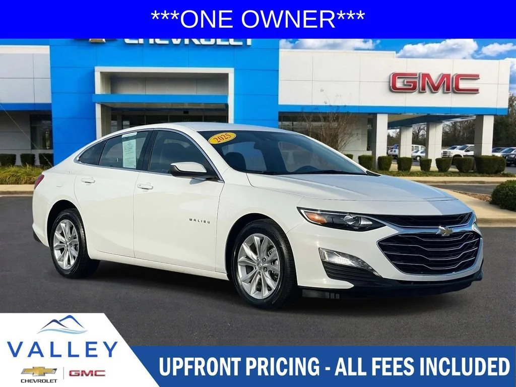 Used 2025 Summit White Chevrolet 1LT image 1