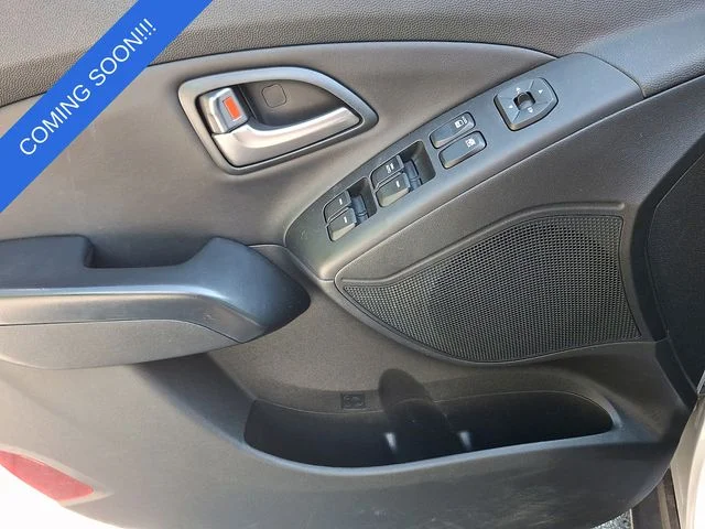 Used 2015 Silver Hyundai SE image 18