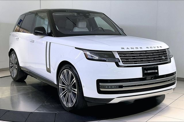 Used 2023 White Land Rover SE image 15