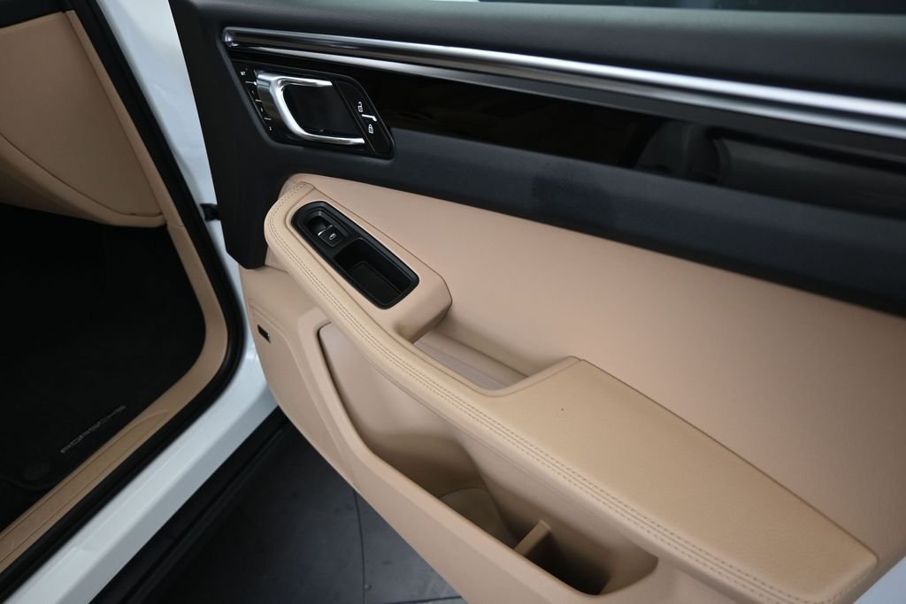 Used 2024 White Porsche Base image 23