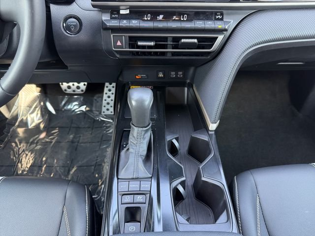 Used 2025 Ice Toyota SE image 12