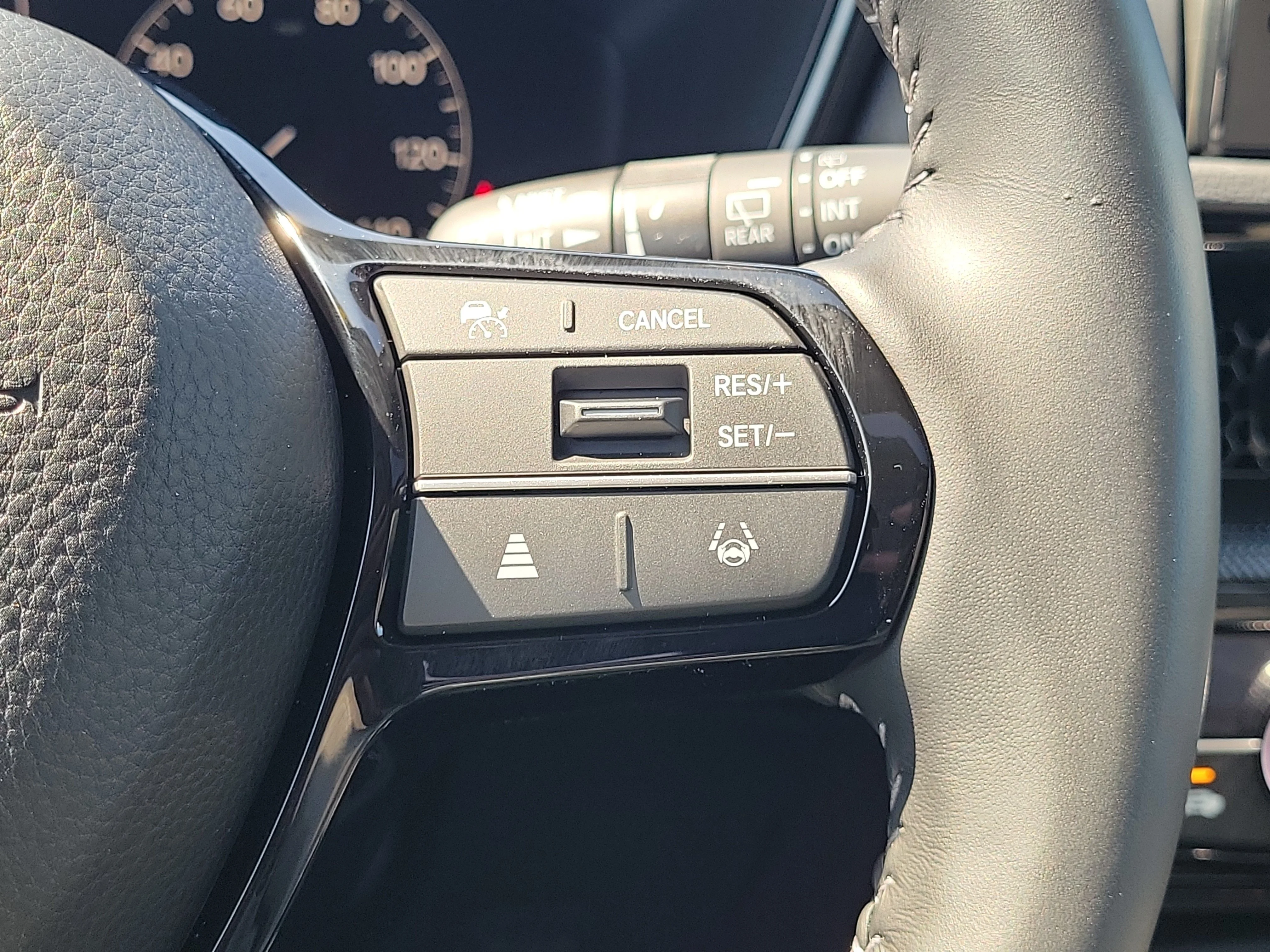 Used 2025 White Honda EX-L image 22