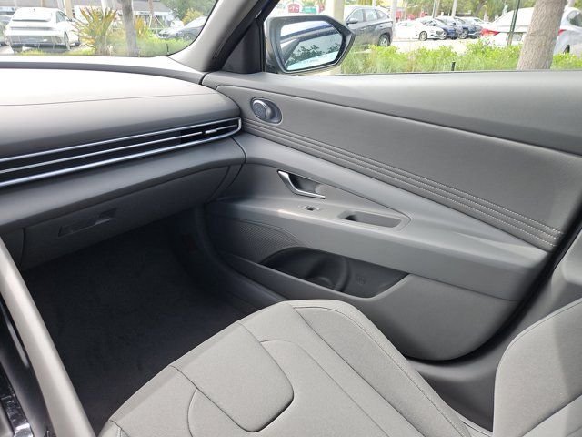 2025 Hyundai Elantra Blue - Photo 9