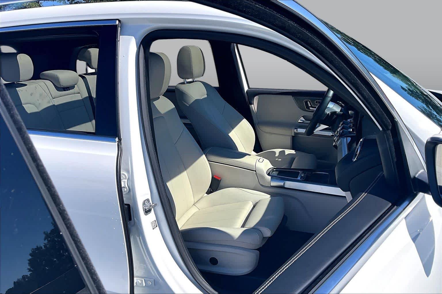 Used 2025 Polar White Mercedes-Benz GLB 250 image 9