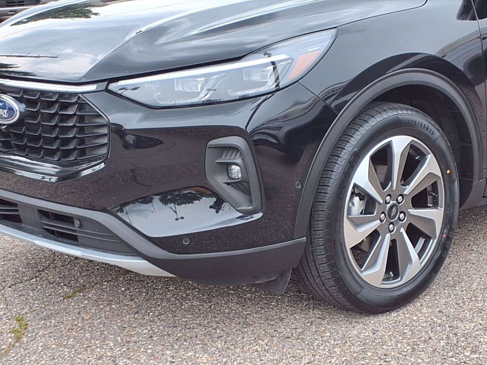 Used 2024 Agate Black Metallic Ford Platinum image 28