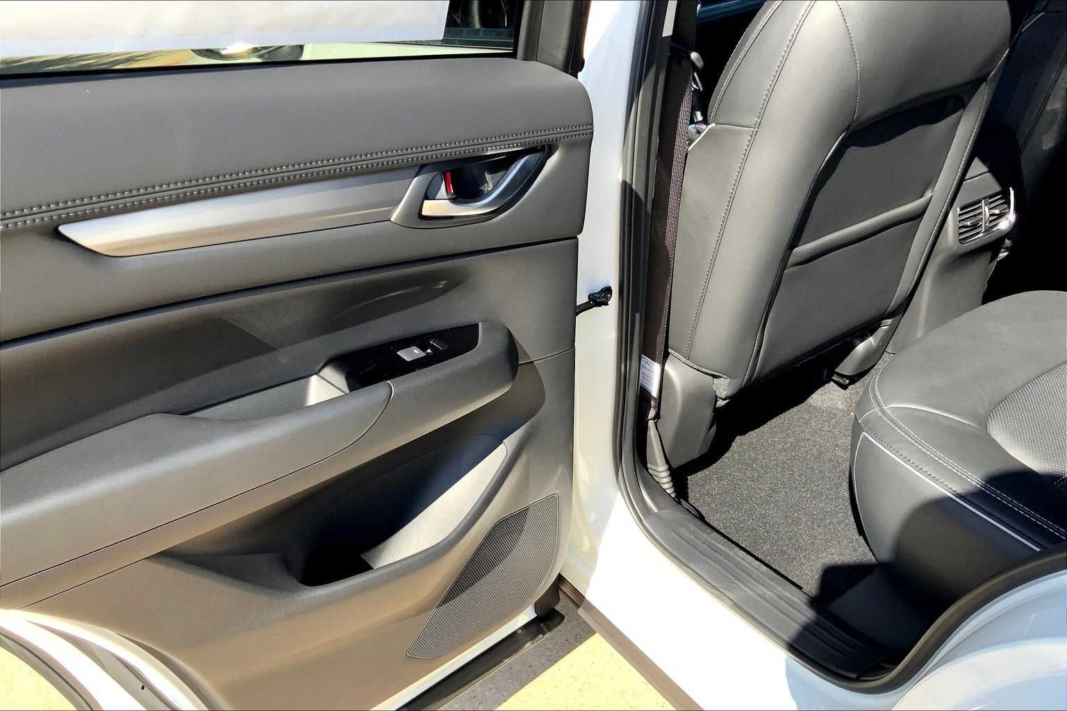 2025 Mazda CX-5 S Preferred package - Photo 18