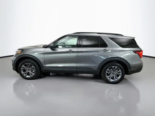 New 2027 Carbonized Gray Metallic Ford Active image 4