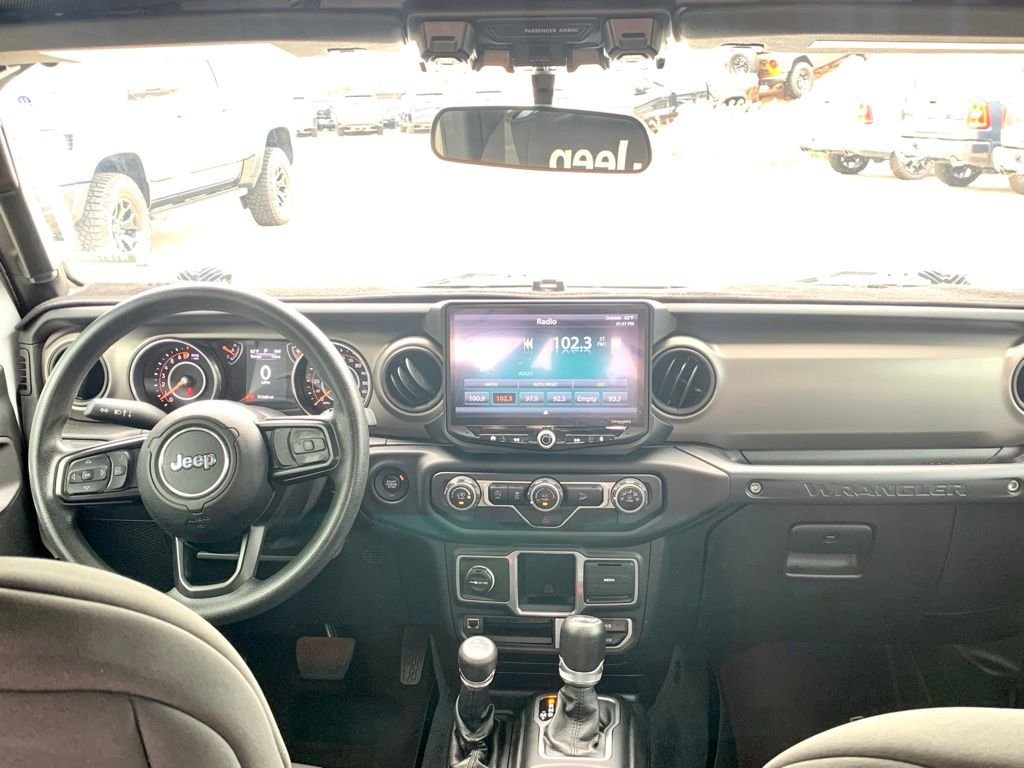 Used 2018 White Jeep Sport image 22