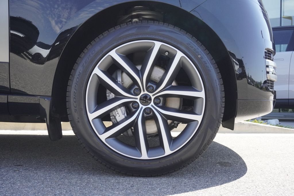 New 2026 Santorini Black Land Rover SE image 33