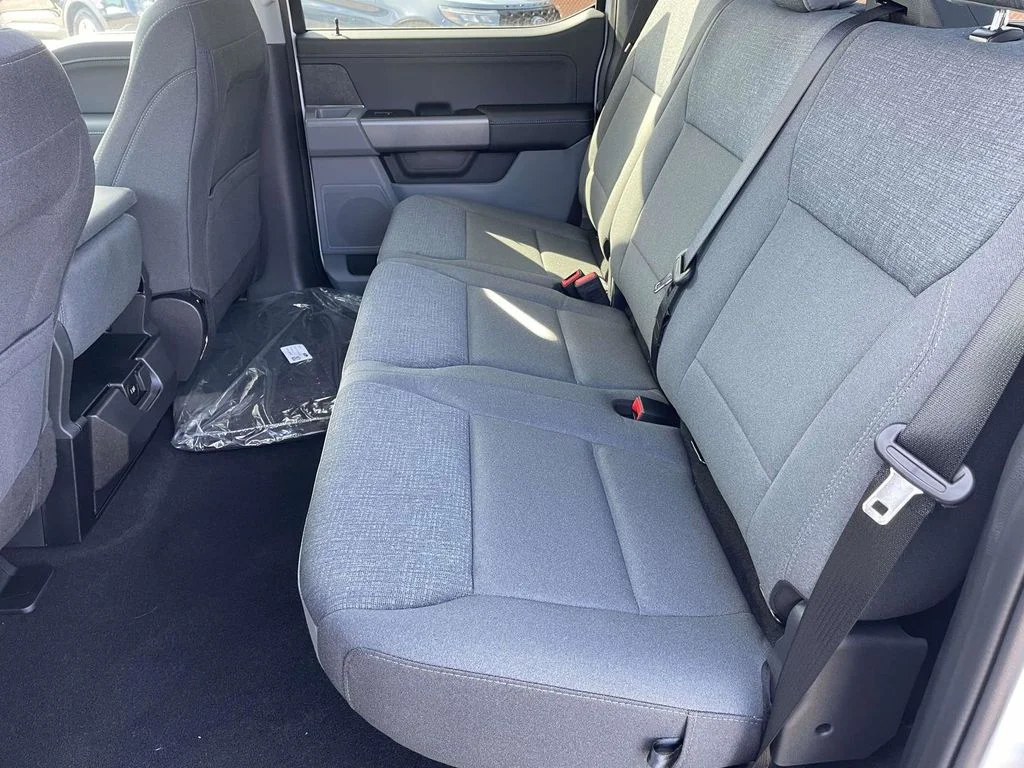 New 2026 Oxford White Ford XLT image 12
