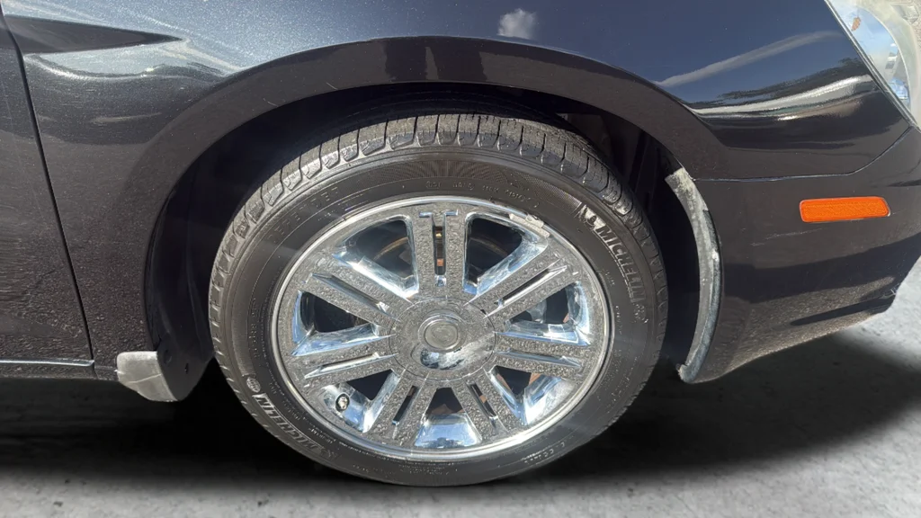 Used 2008 Black Chrysler Limited image 24
