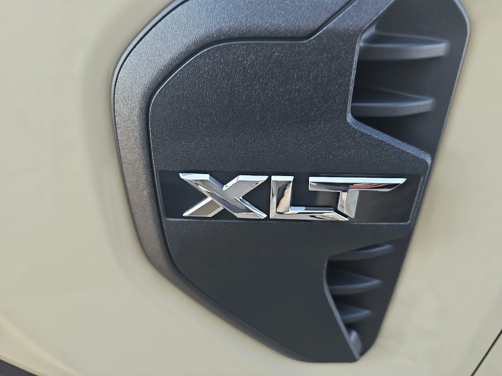 New 2026 Desert Sand Ford XLT image 17