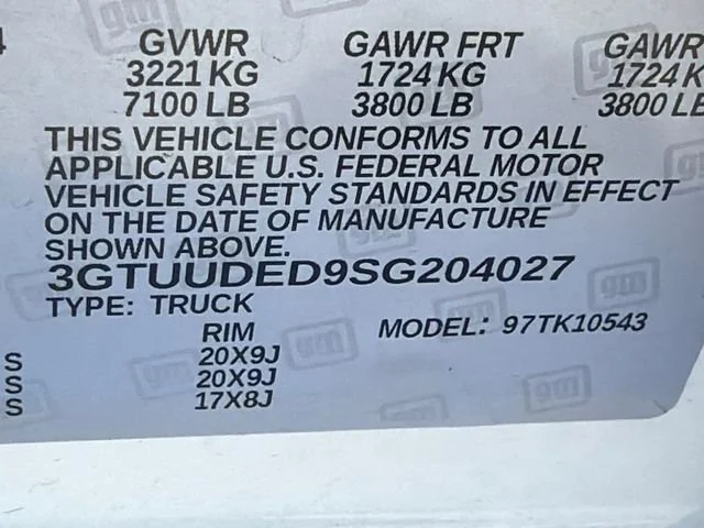 Used 2025 Summit White GMC SLT image 32