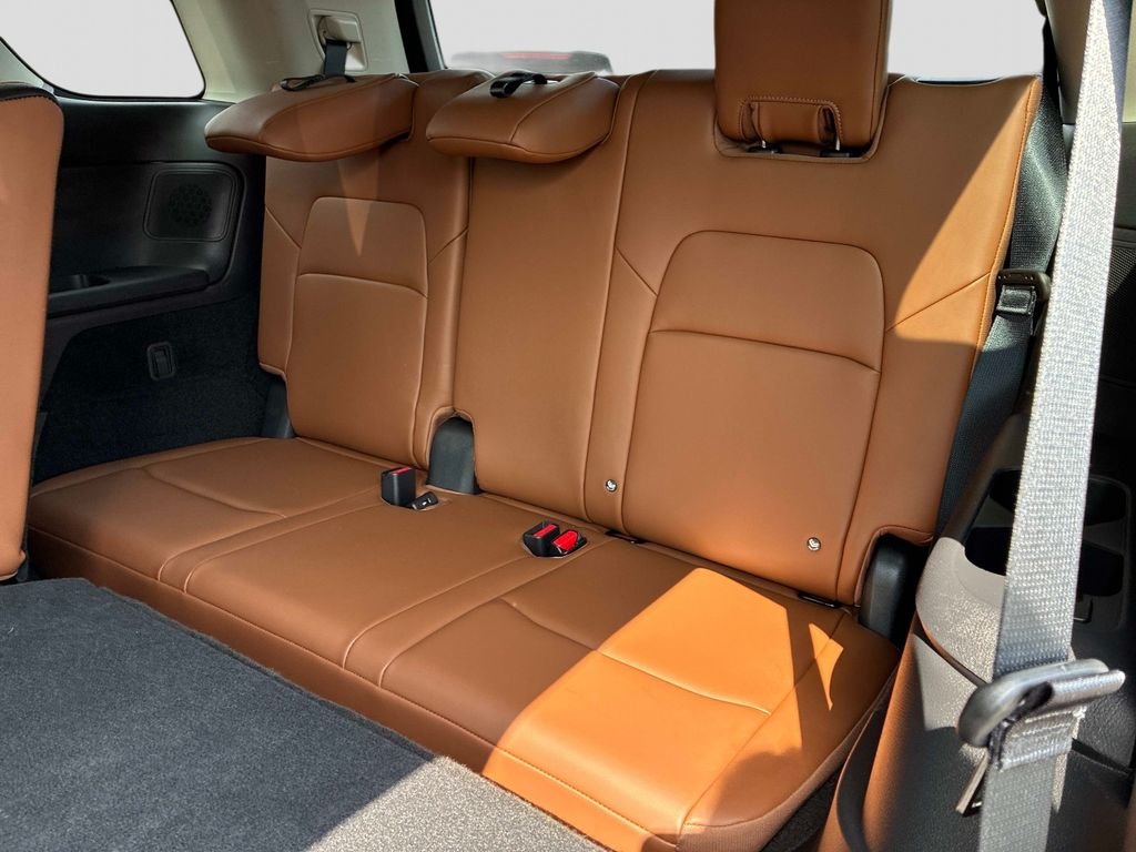 Used 2025 Black Nissan Platinum image 17