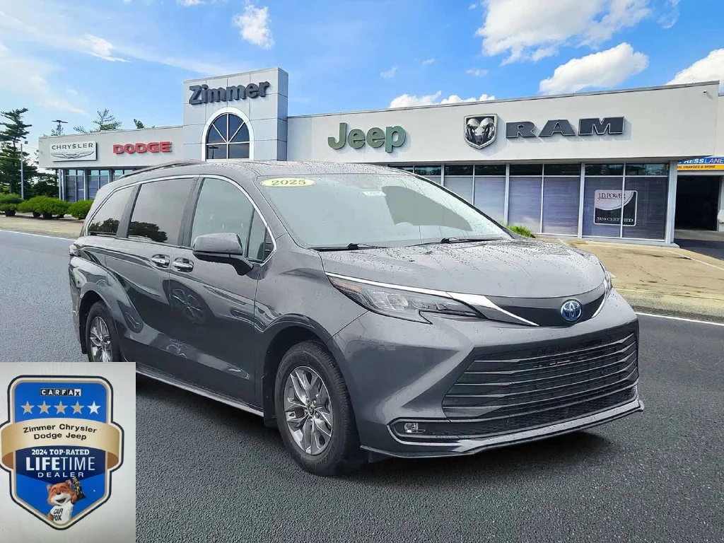2025 Toyota Sienna XLE