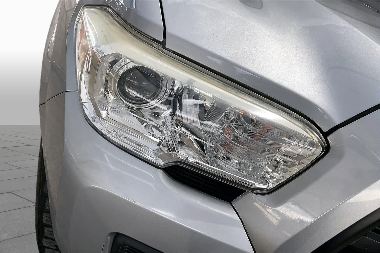 Used 2018 Silver Sky Metallic Toyota SR image 27