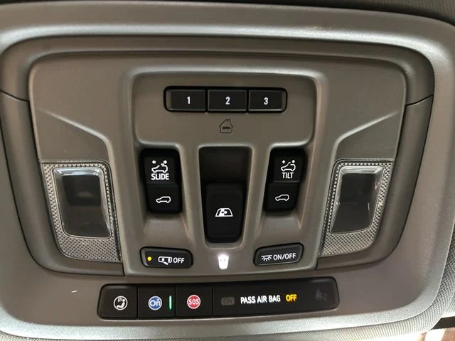 Used 2023 White GMC SLT image 23