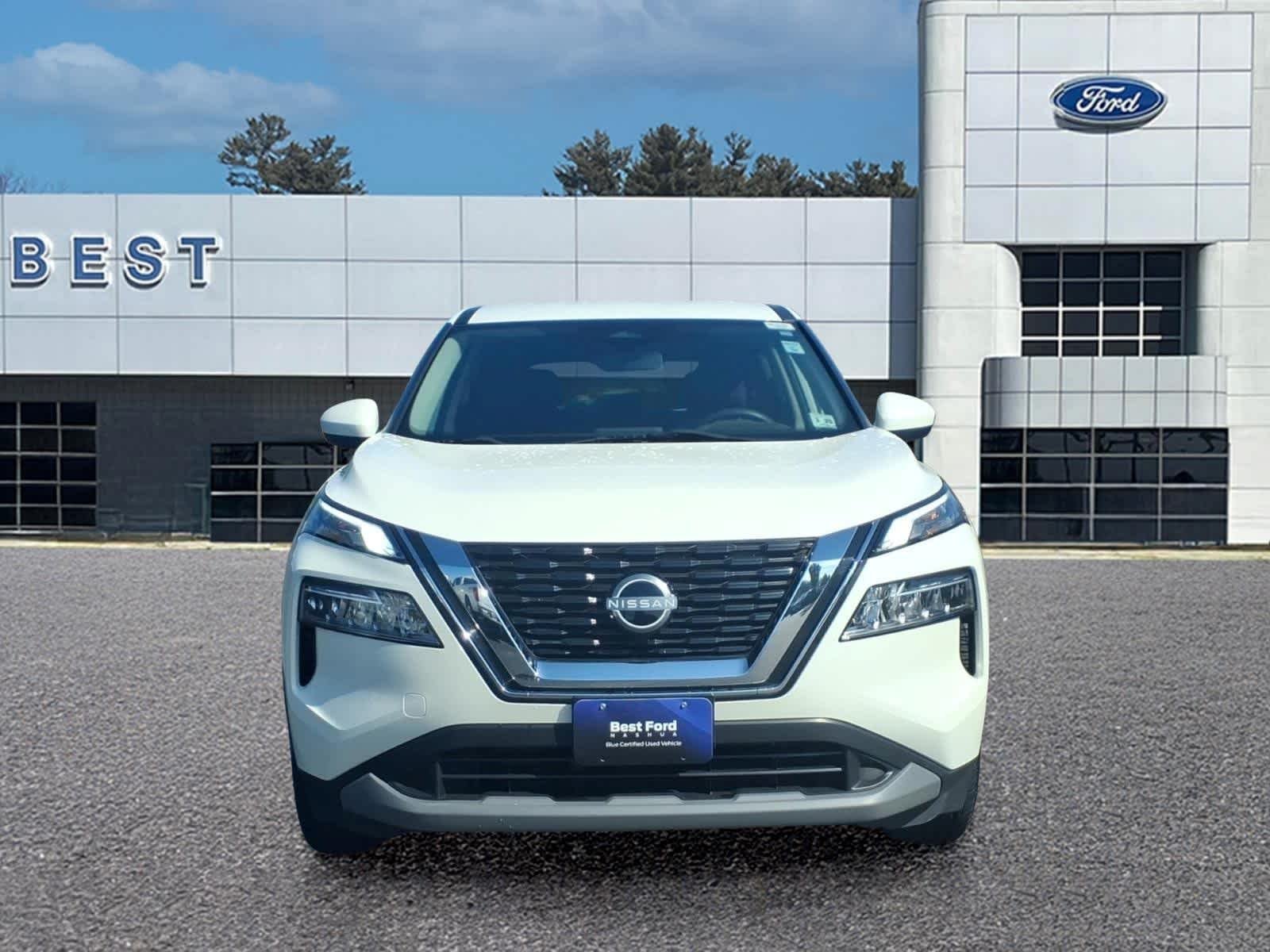 Used 2023 Pearl White Tricoat Nissan SV image 10
