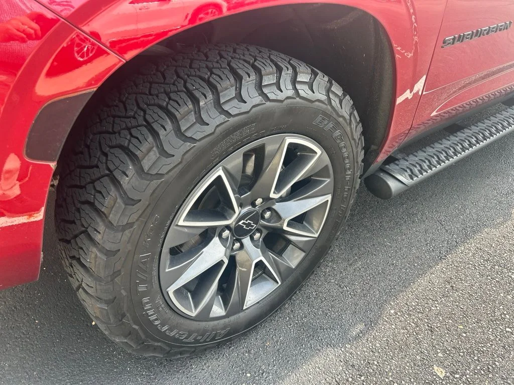 Used 2023 Red Chevrolet Z71 image 2