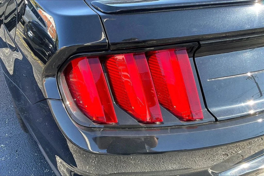Used 2020 Shadow Black Ford GT Premium image 29