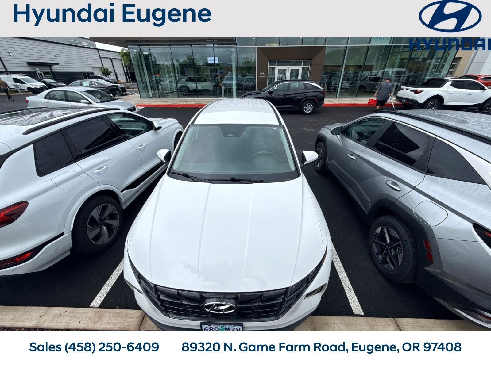 Used 2022 White Hyundai SE image 12