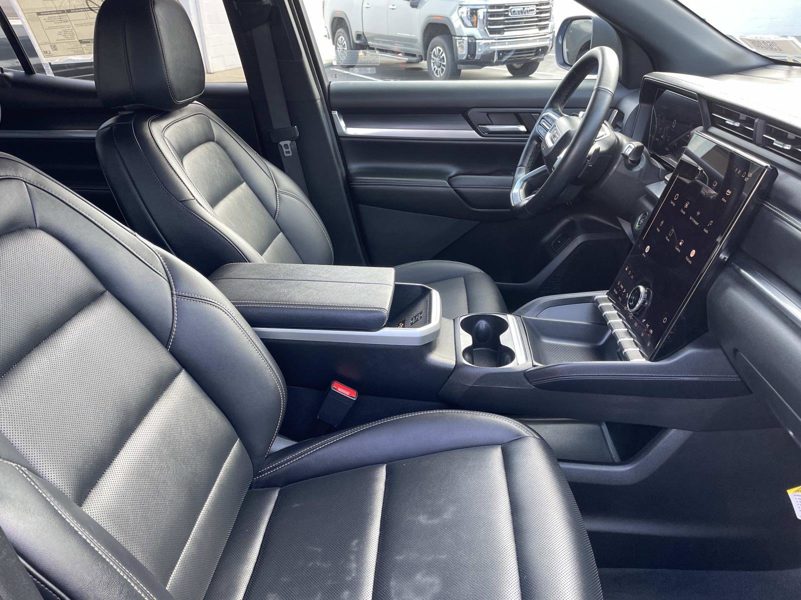 Used 2025 Rapids Metallic GMC Elevation image 28