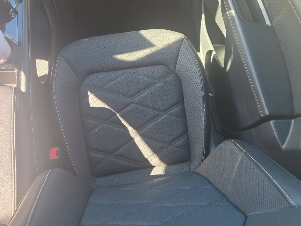 Used 2024  Volkswagen 2.0T SE w/Technology image 17