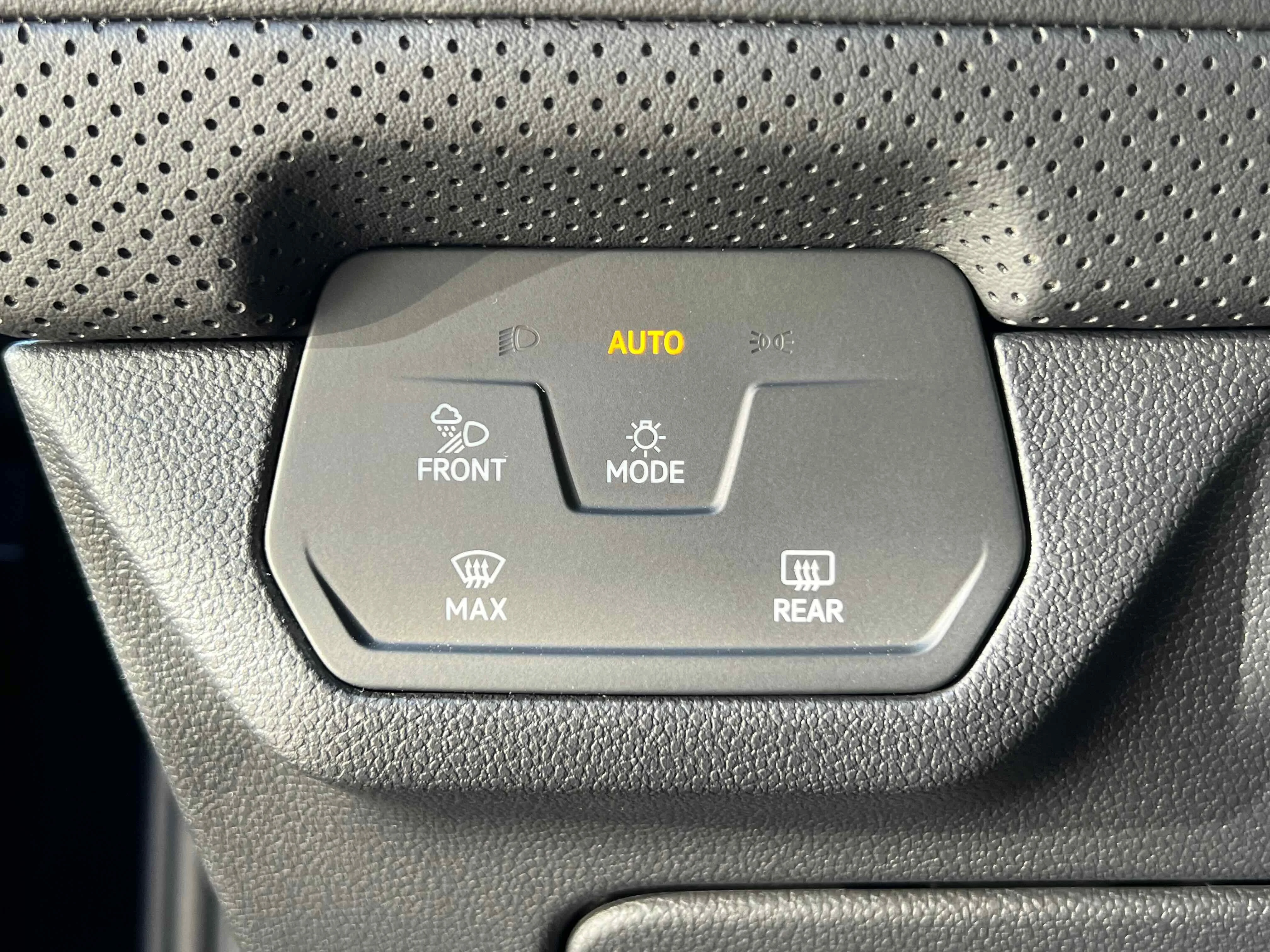New 2026 Deep Black Volkswagen 2.0T SE w/Technology image 34