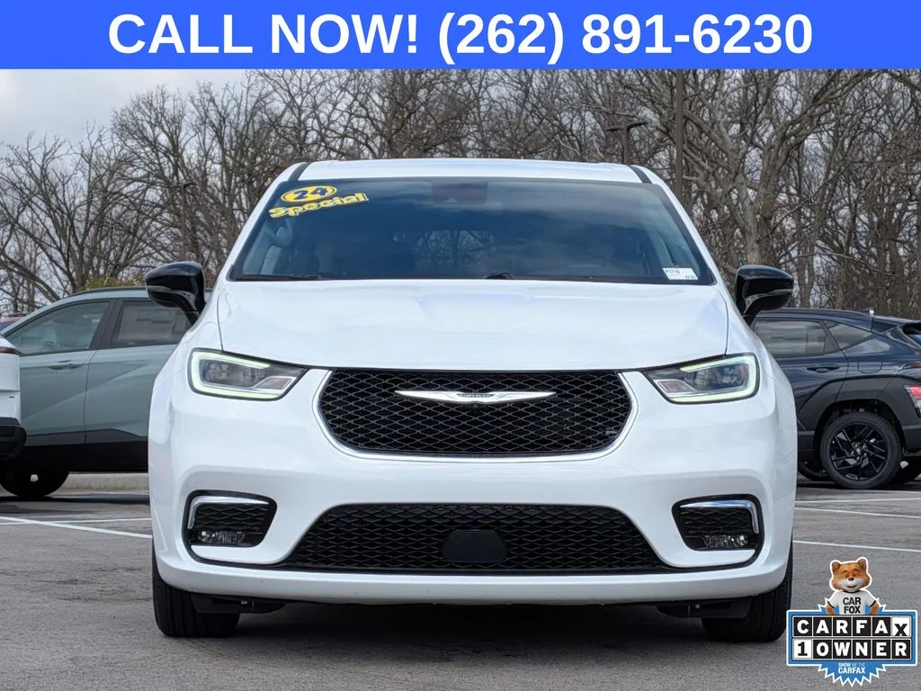 Used 2024 White Chrysler Touring L image 2
