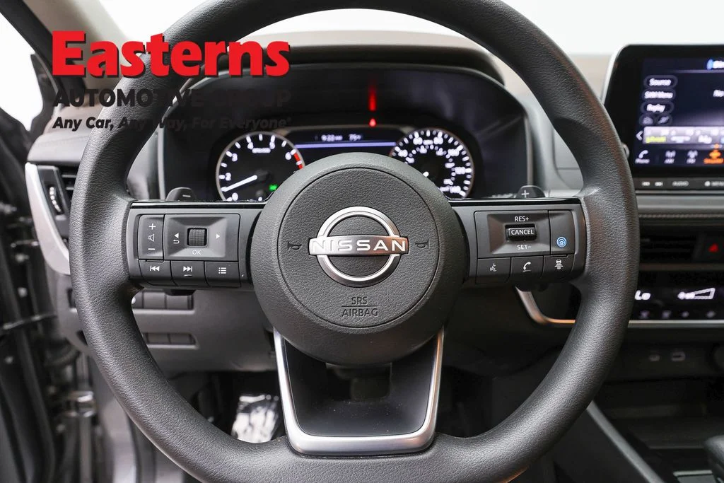 Used 2023 Gray Nissan SV image 10