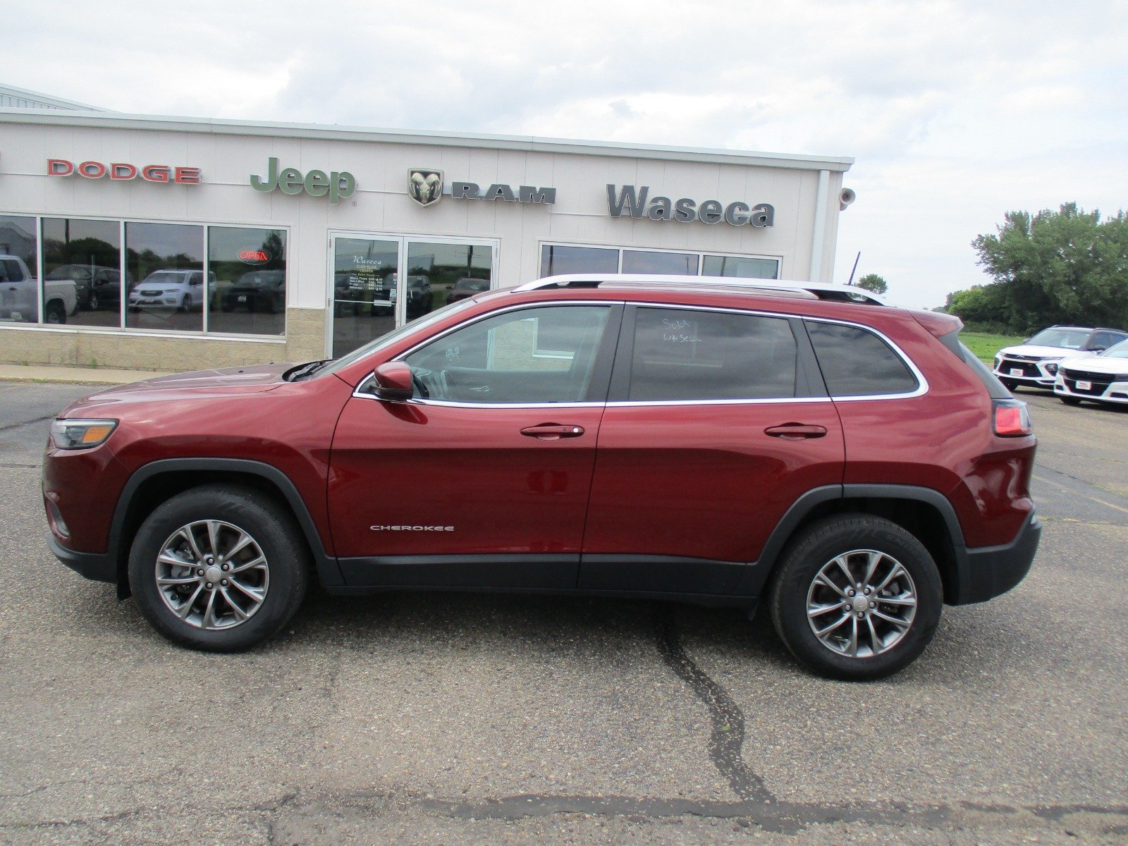 Used 2020 Jeep Cherokee Latitude Plus with VIN 1C4PJMLB1LD630686 for sale in Waseca, Minnesota