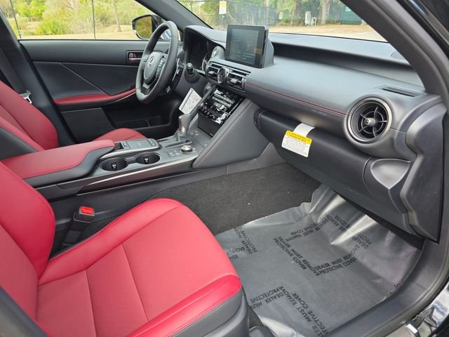 2025 Lexus IS 300 - Photo 9