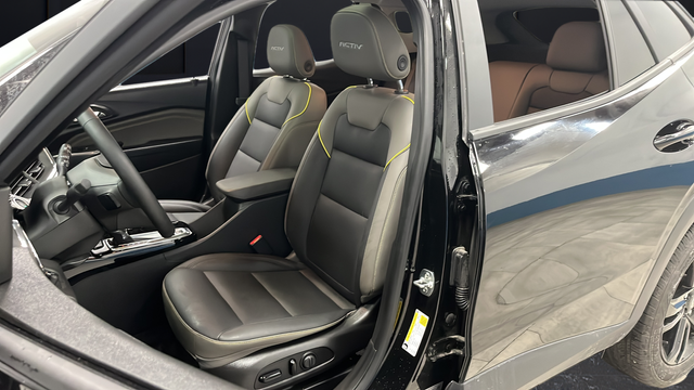 Used 2025 Mosaic Black Metallic Chevrolet ACTIV image 9