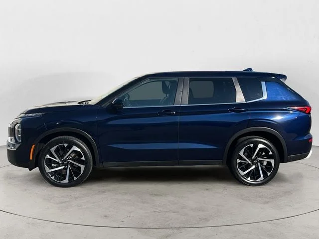 Used 2024 Gray Mitsubishi SE Black Edition image 2