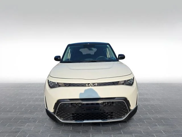 Used 2023 White Kia S image 2