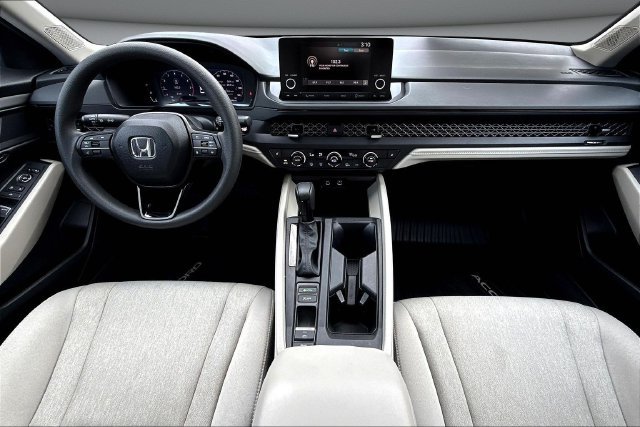 Used 2024  Honda EX image 9